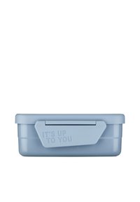 Helles-blaues Kunststofflagerbox mit Scharnierdeckel und geprägtem Text "ES LIEGT AN DIR." Glatte Oberfläche, rechteckige Form.