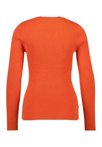 Un pull côtelé à manches longues de couleur orange vif. Il présente un col rond classique et une silhouette ajustée avec un tissu texturé sur l'ensemble.