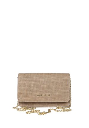 Borsa a tracolla beige con texture, con catena dorata e logo "MARC ELLIS" sulla patta frontale.