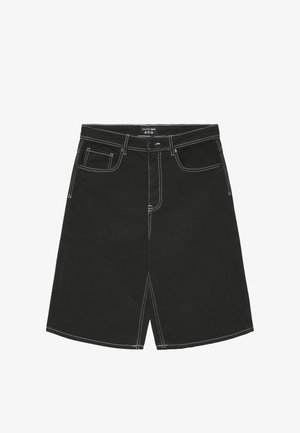 Gonna in denim nero lunghezza al ginocchio con cuciture bianche, spacco frontale, passanti per cintura e classico design a cinque tasche.