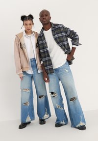 YOURTURN by Zalando UNISEX - Loose Jeans - light blue denim
