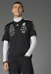 adidas Originals - MERCEDES - AMG PETRONAS FORMULA ONE TEAM DRIVER BLACK MEN - Print T-shirt - black   white Thumbnail Image 1