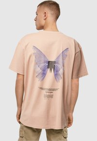 MJ Gonzales METAMORPHOSE - Nyomott mintás póló - amber