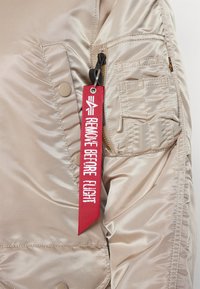 Alpha Industries Zimski kaput - vintage sand