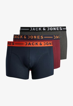 Trois paires de boxers pour hommes en bleu marine, bordeaux et gris foncé, avec des ceintures élastiques portant "JACK & JONES" en couleurs contrastantes.