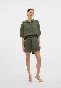 Vero Moda VMLINN NOOS - Shorts - khaki