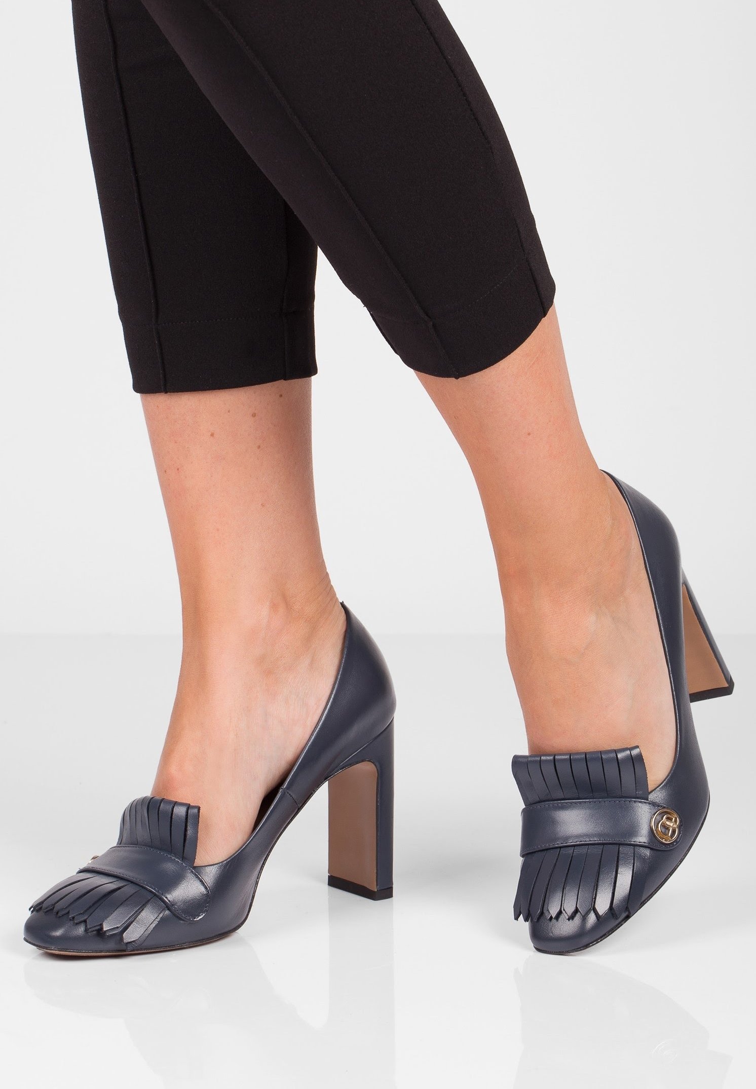 Comfortabele donkerblauwe lak pumps met hoge naaldhak | Silhouette