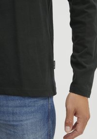 Blend BHLongsleeve - Pikkade varrukatega topp - black