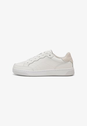 Weiße Ledersneaker mit glatter Oberfläche, runder Zehenpartie, flacher Gummisohle und dezenten Beigeakzenten an der Ferse. Verfügt über dünne Schnürsenkel und gestickte Designdetails.