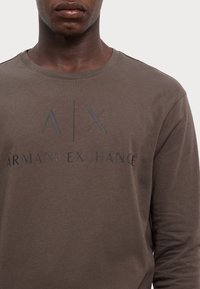 Armani Exchange Ilgarankovis viršutinės dalies drabužis - black olive