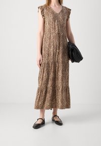 b.young Robe de jour - light brown