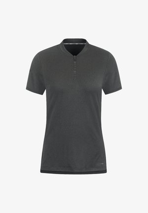 Chemise gris foncé à manches courtes avec une demi-fermeture éclair et un col montant. Présente une texture discrète et un logo sur la manche.