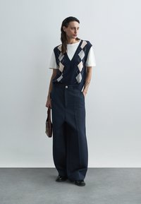 sandro ARGYLE PLACE - Tricou cu imprimeu - marine