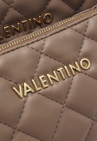 Valentino Bags OCARINA SET - Mala a tiracolo - taupe