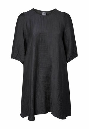 Schwarzes, kurzärmliges Tunika-Kleid mit rundem Ausschnitt, aus einem strukturierten, geriffelten Stoff, der sanft bis zu einem ausgestellten Saum fällt.