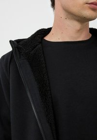 Terranova Felpa con zip - nero