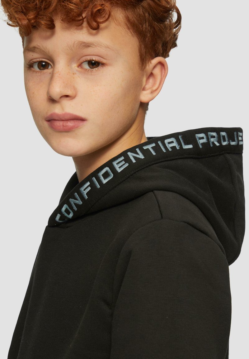 s.Oliver HOCHWERTIGER MIT STICKEREI - Felpa con cappuccio - schwarz