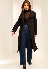 Lipsy NECK WRAP BELTED WITH - Abrigo clásico - black