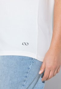 LAURASØN Jednoduché tričko - off-white