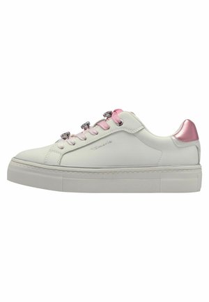 White leather sneaker with a thick platform sole, featuring metallic pink accents and gradient laces. Smooth texture with minimal stitching details.