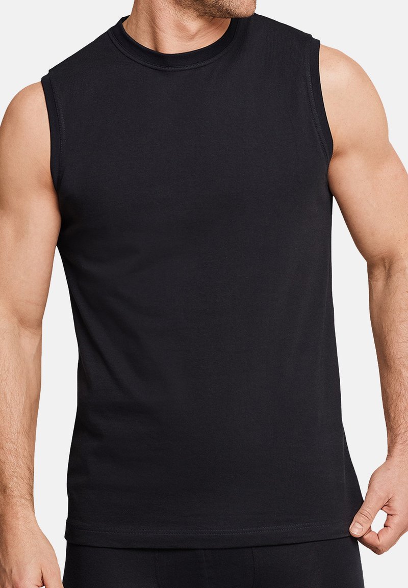 Zwarte mouwloze shirt van katoen. Beschikt over een ronde halslijn en een slim fit. Soepele textuur, zonder zichtbare patronen of versieringen.