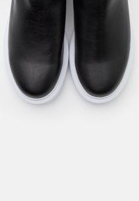 Love Moschino Botki na platformie