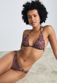 LASCANA TRIANGLE - Bikini augšdaļa - brown