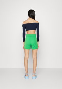 JDY JDYGEGGOS - Šorti - kelly green/black