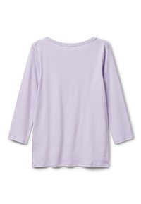 Camicia a maniche lunghe color lillà con scollo rotondo, mostrata sdraiata con il retro rivolto verso l'alto su uno sfondo bianco.