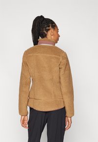 Patagonia CLASSIC RETRO-X JACKET - Flisinė striukė - nest brown/dulse mauve