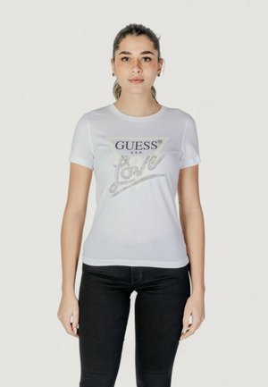 Witte katoenen t-shirt met het "GUESS® U.S.A." logo in zwart en zilver, voorzien van een sprankelend "Love" ontwerp. Ronde hals en korte mouwen.