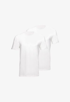 Due magliette di cotone bianche semplici con collo rotondo e maniche corte, che mostrano una texture liscia e senza motivi o accenti visibili.