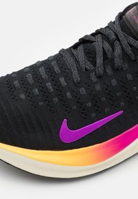 Nike Performance REACTX INFINITY  - Pantofi de alergare pe asfalt - black/hyper violet/anthracite/coconut milk/laser orange