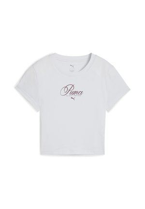 Hvid cropped T-shirt lavet af bomuld med korte ærmer, præget af et bordeauxfarvet "Puma" logo og teksten "Forever Fearless" i kursiv.