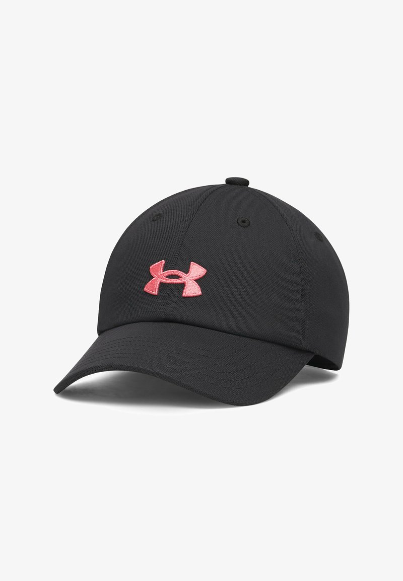 Casquette de baseball noire en tissu texturé avec une visière courbée et un logo rose brodé à l'avant.