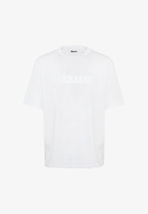 Witte T-shirt met korte mouwen en een vaag "Blauer"-logo op de borst en een ronde halslijn.