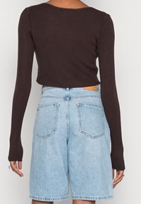 Monki Kofta - brown