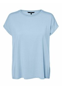Jasnoniebieska koszulka z krótkim rękawem wykonana z miękkiej tkaniny, z okrągłym dekoltem, luźnym krojem i podwiniętymi mankietami. Prosty, nieozdobiony design.