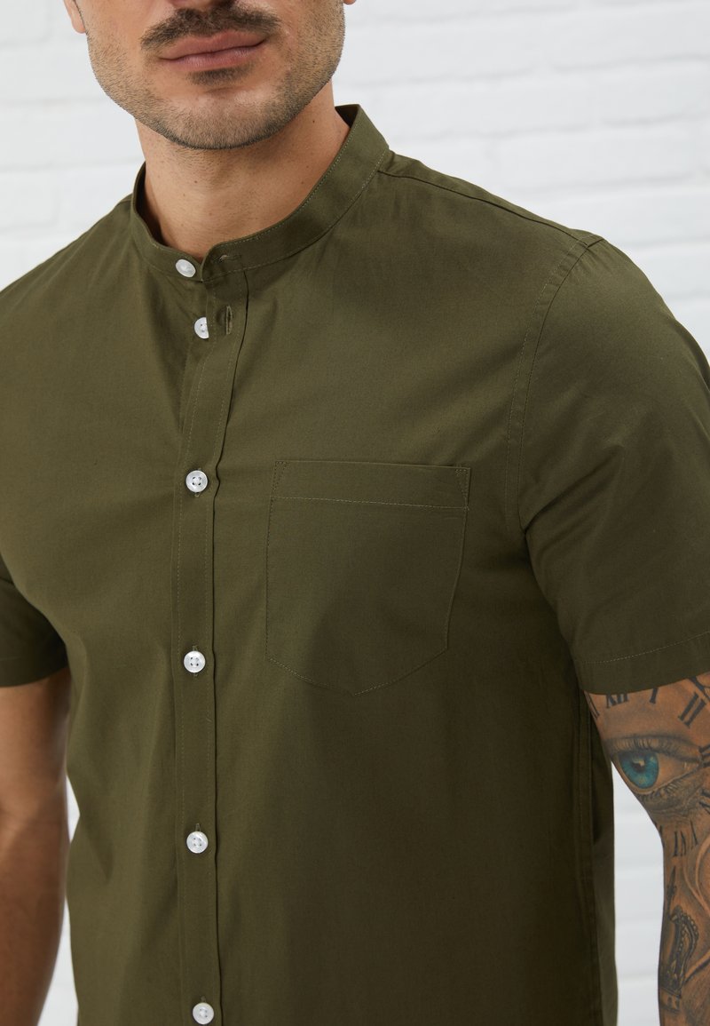 Pier One MUSCLE FIT - Shirt - olive - Zalando.co.uk