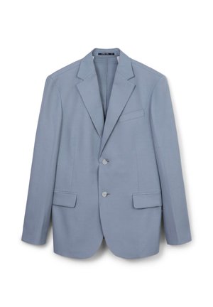 Hellblaues Herrenblazer mit Reverskragen, zwei Knöpfen, Eingrifftaschen und einer Brustwelttasche auf einem weißen Hintergrund.