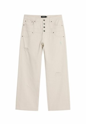 Jean large couleur beige clair en denim, avec une taille haute, cinq poches et des détails usés avec des patchs effilochés.