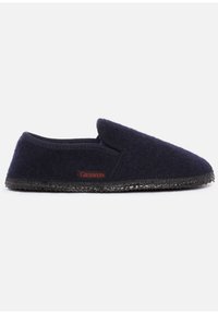 Pantofole blu navy senza lacci con suola nera testurizzata e etichetta rossa "Giesswein" sul lato, progettate per il comfort indoor.