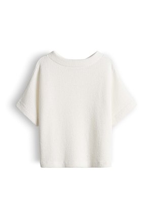 Top bianco a maniche corte in maglia testurizzata con scollo rotondo ampio, mostrato disteso su uno sfondo bianco.