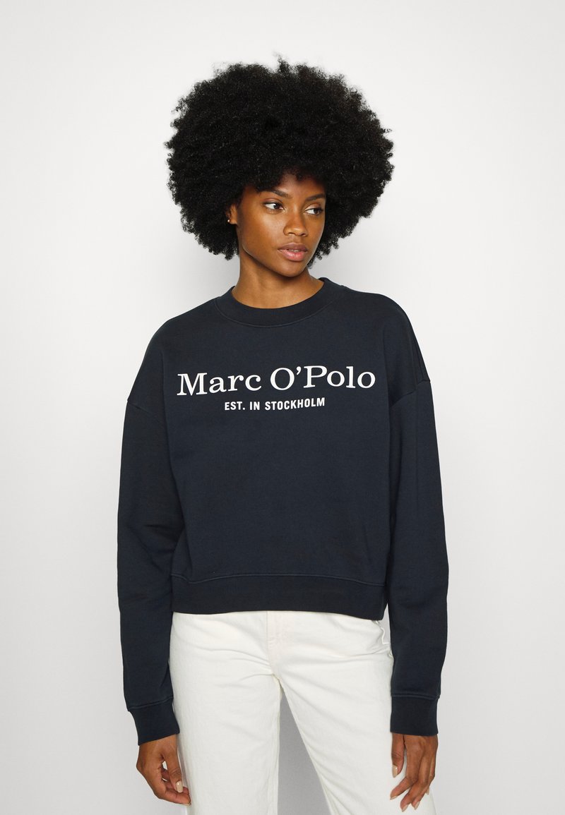 Marc O'Polo ROUND NECK MODERN COPPED FIT LOGOMANIA - Camisola - deep blue sea