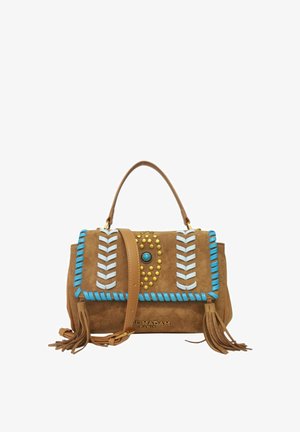 Borsa a mano in suede marrone con rifiniture intrecciate blu e bianche, borchie dorate, pietra turchese, manico superiore, tracolla rimovibile e dettagli con nappine.