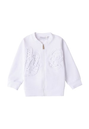 Felpa bianca con zip e polsini a costine, caratterizzata da lettere ricamate e decorazioni sul davanti per un tocco di texture in più.