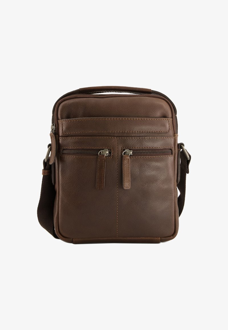 Brązowa skórzana torba na ramię o prostokątnym kształcie, z dwiema przednimi kieszeniami na zamek i regulowanym paskiem dla większej wszechstronności.