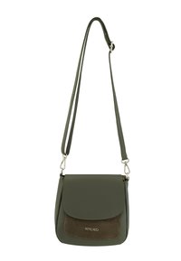 Zielona skórzana torba na ramię z zamszowym frontem. Posiada zapięcie na klapę oraz regulowany pasek. Nazwa marki wyeksponowana na przedniej części.