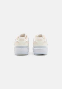 Nike Sportswear GAMMA FORCE - Tenisice - sail/guava ice/football grey/white
