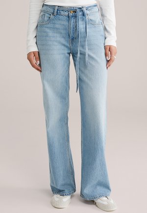 - Jeansy Relaxed Fit